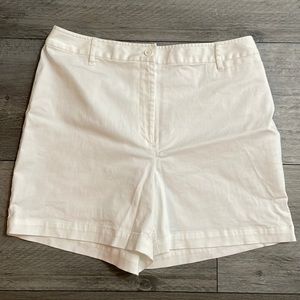 Harold's, size 10,‎ white shorts, 4.5" inseam, 11" rise
